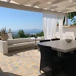 Moeses House